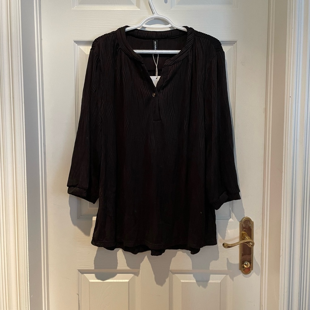 BNWT Women’s black shirt